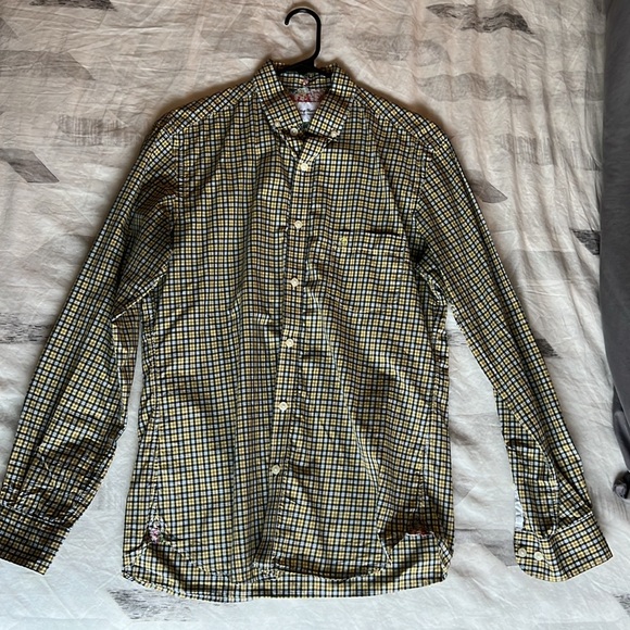 Serge Blanco
Size M
Men’s button up shirt

Used - Picture 2 of 4